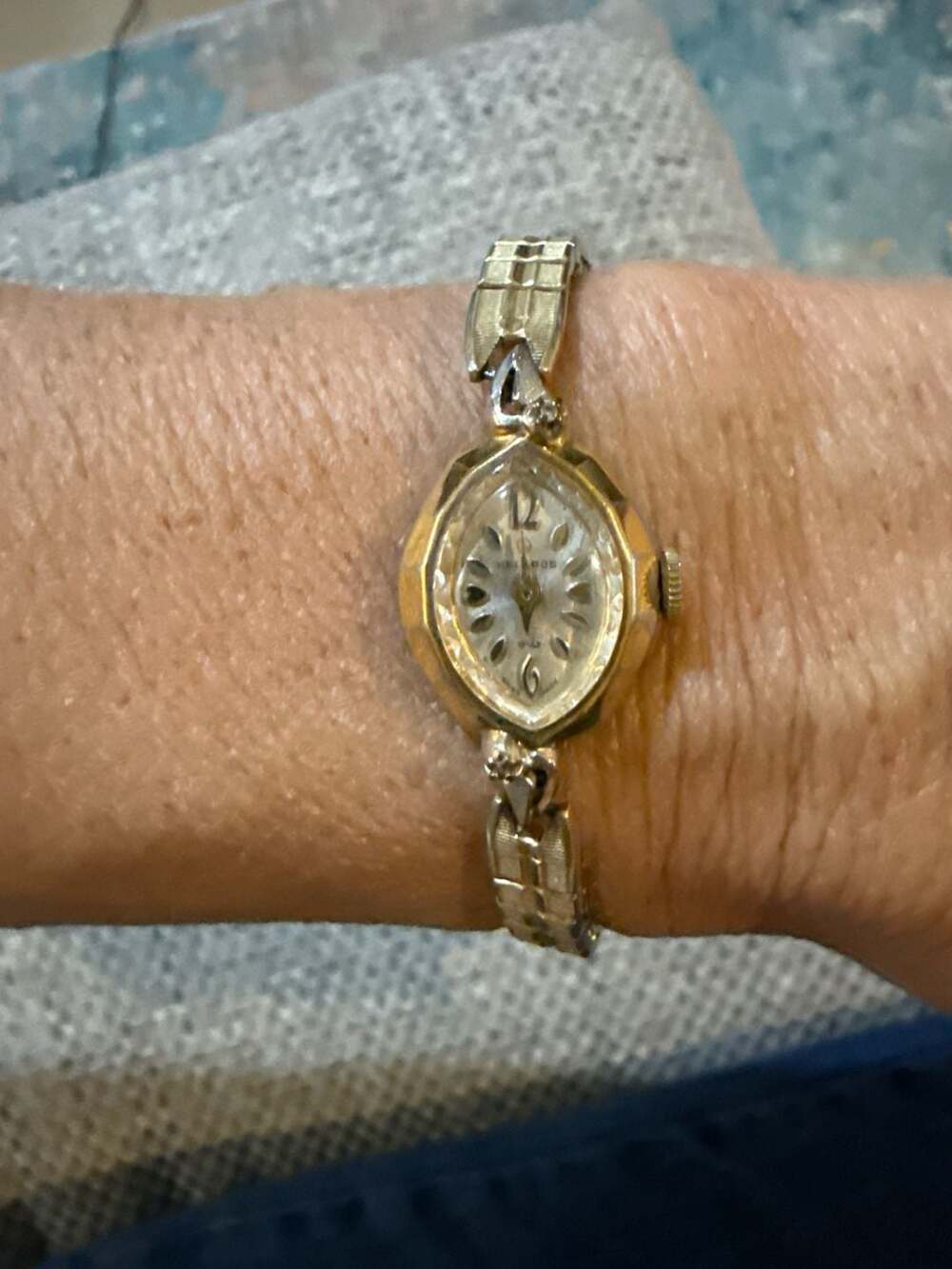 Mid-Century Helbros Ladies Gold Tone Oval Face Watch with Expansion Band